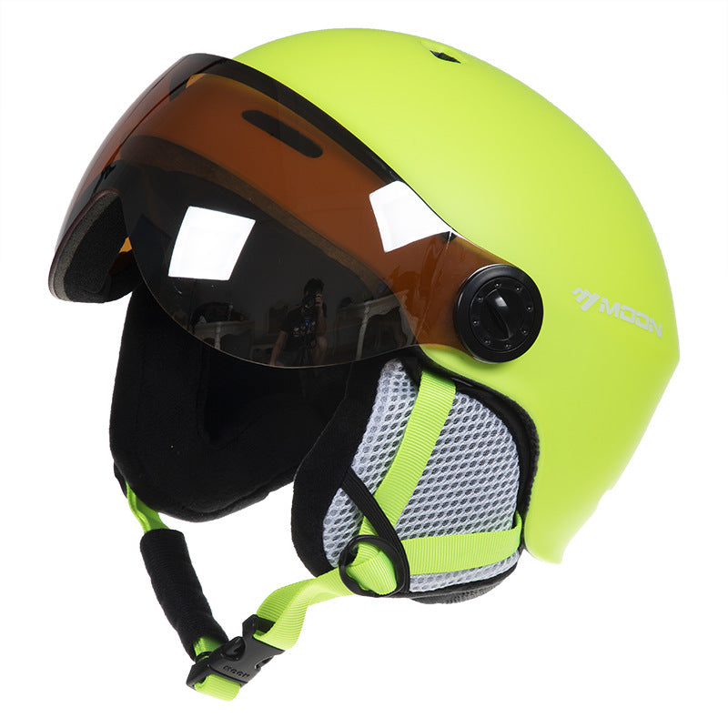 Ski helmet with goggles