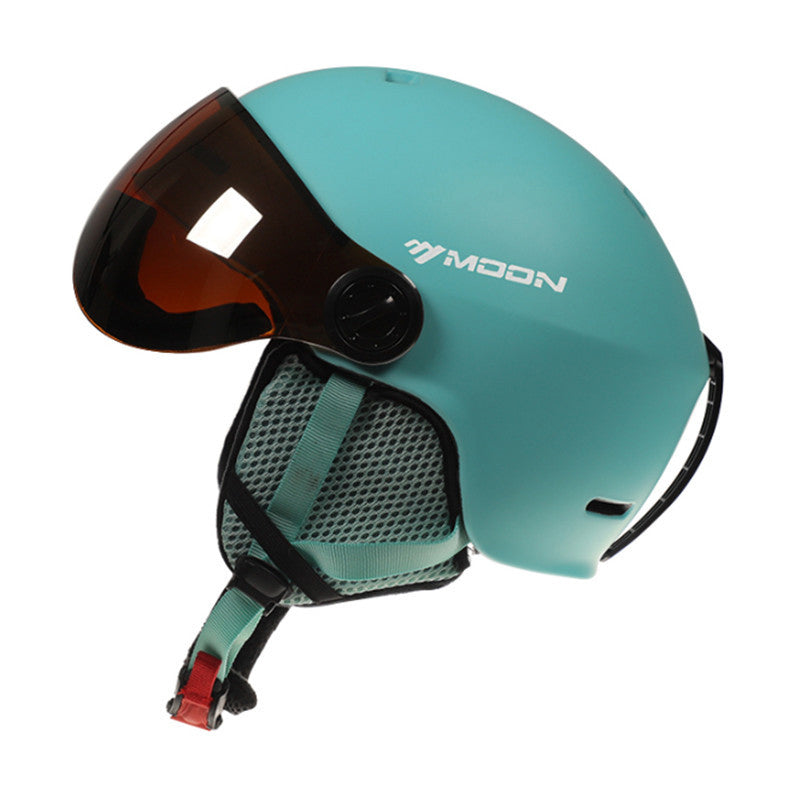 Ski helmet with goggles