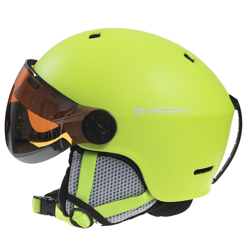 Ski helmet with goggles